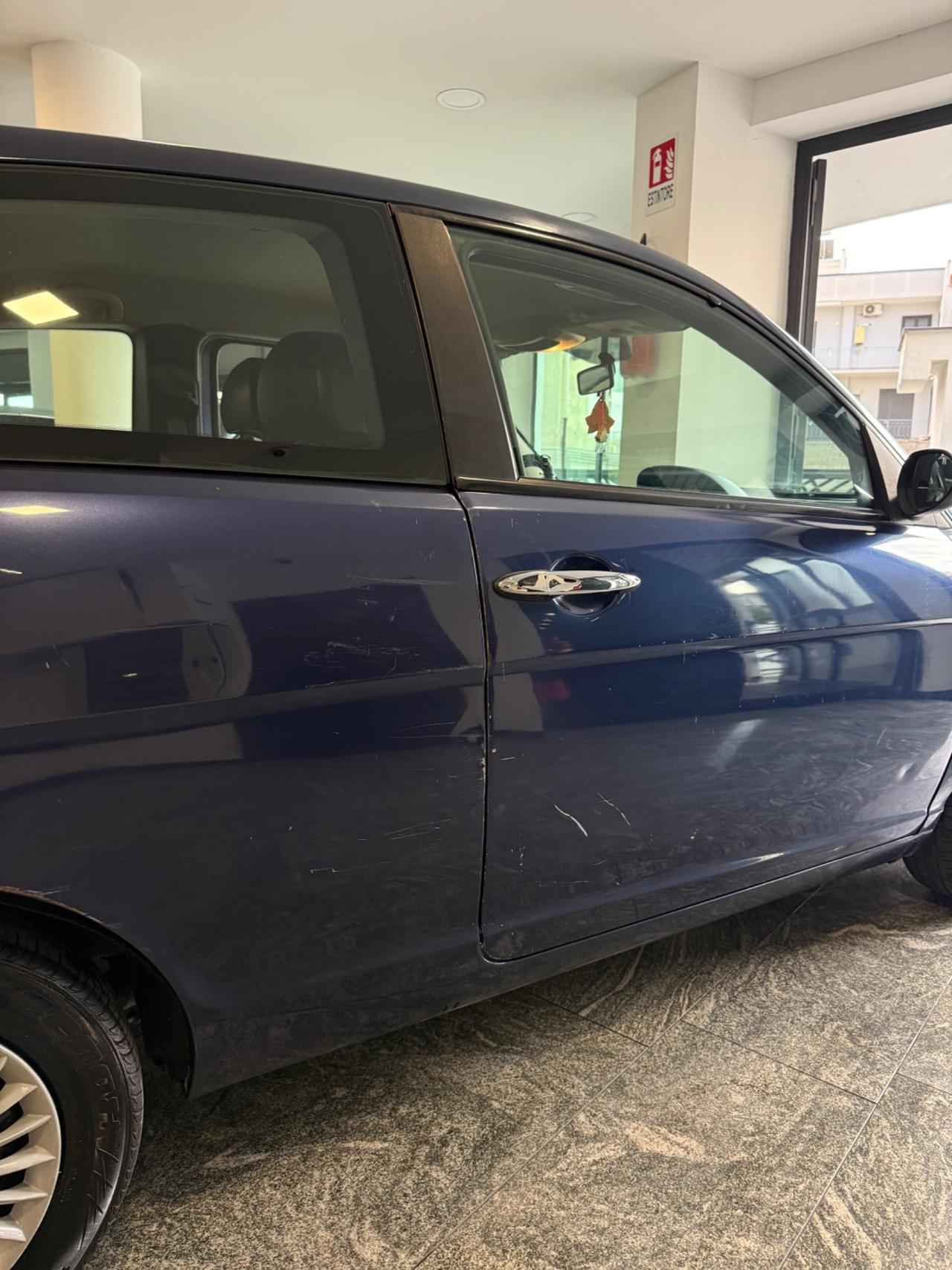 Lancia Ypsilon 1.2 16V Argento GPL