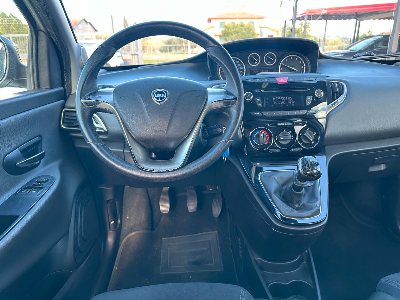 Lancia Ypsilon 1.2*8V*GOLD*PDC*MP3*CITY*NEOPATENTATI*