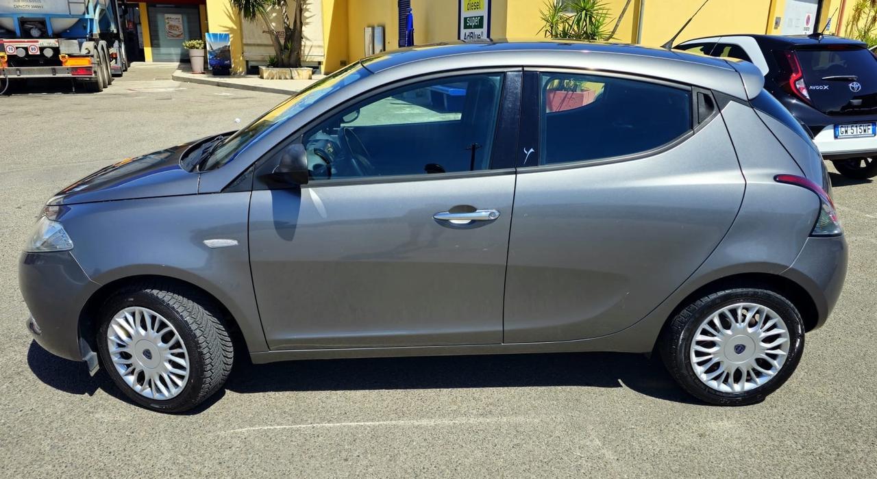 Lancia Ypsilon 1.2 69 CV 5 porte Gold
