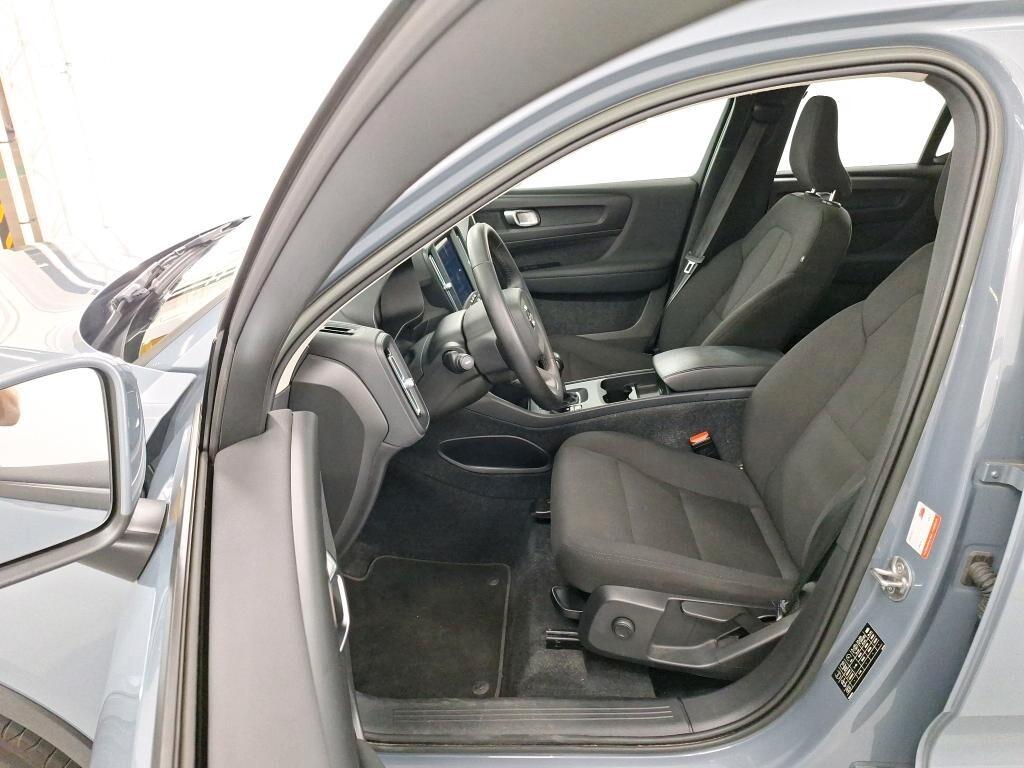 VOLVO XC40 1.5 T2 129CV 6M. ESSENTIAL ( FARI LED - COCKPIT - CRUISE - NAVI - PDC - TELECAMERA POST. - CERCHI 17 )