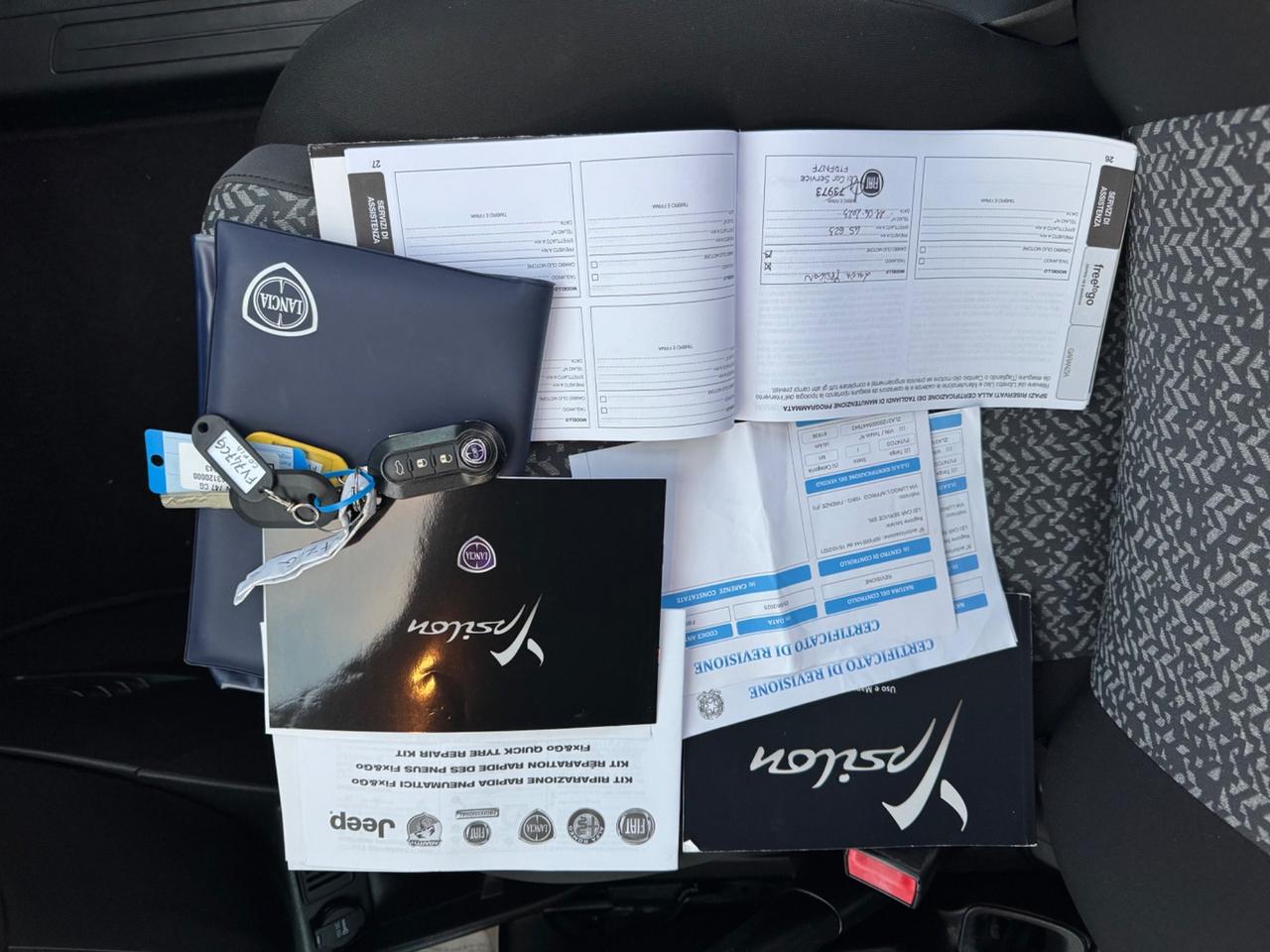 Lancia Ypsilon 1.2 69 CV 5 porte S&S Gold