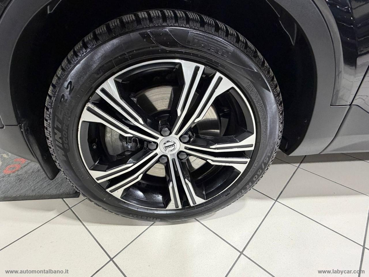 VOLVO XC40 T5 Recharge Plug-in R-design