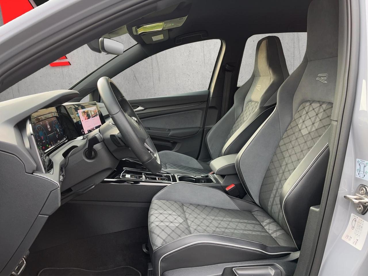 Volkswagen Golf 1.5 eTSI 115 CV DSG R-Line