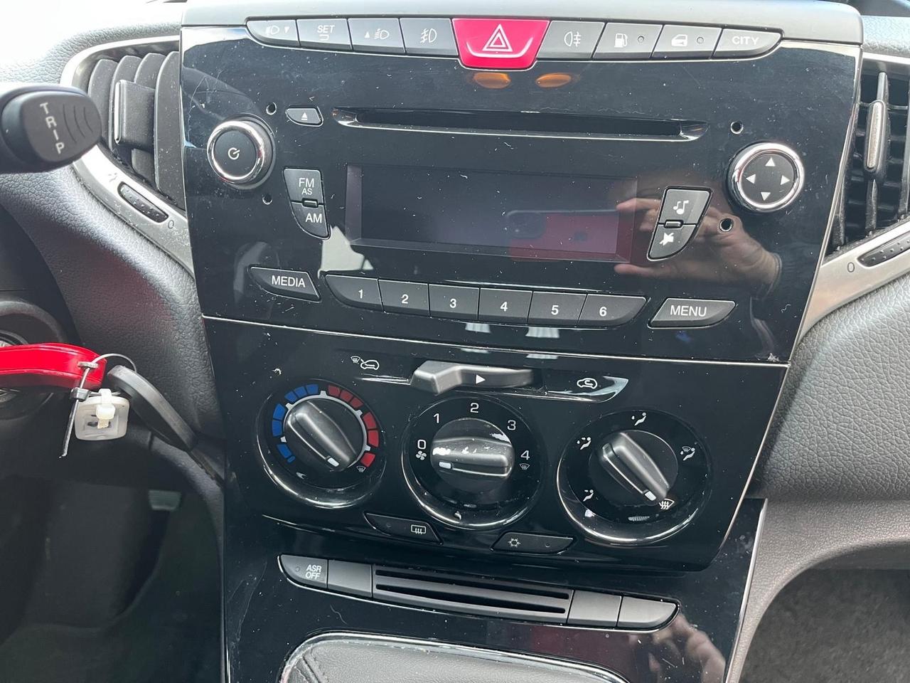 Lancia y-1.2 “ecochic” gpl -full-2013