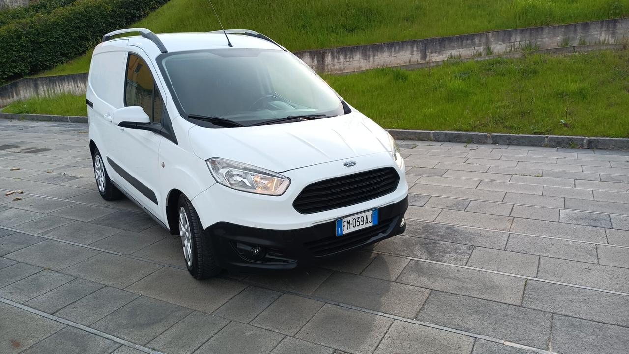 Ford Tourneo Courier 1.5 diesel pari al nuovo