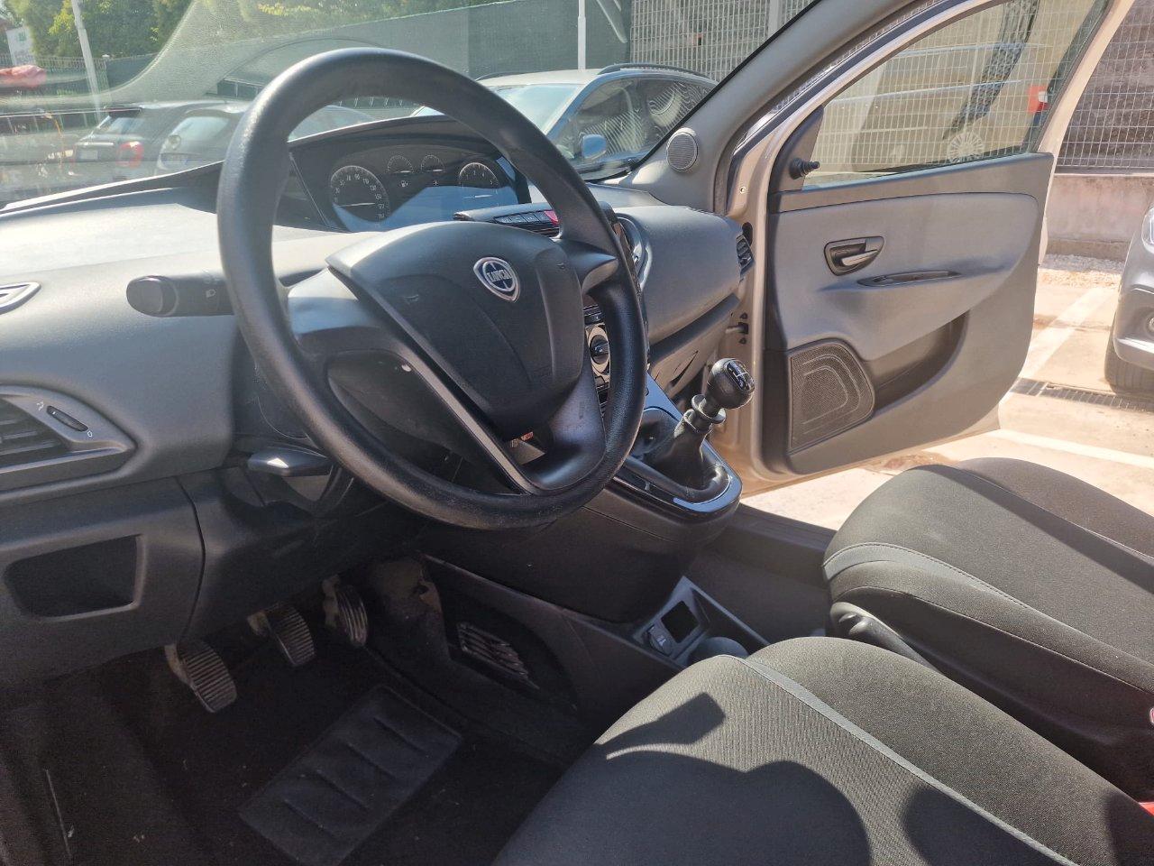 Lancia Ypsilon 5 Porte Ypsilon 1.2 Silver ecochic Gpl 69cv scad.bombola 2036