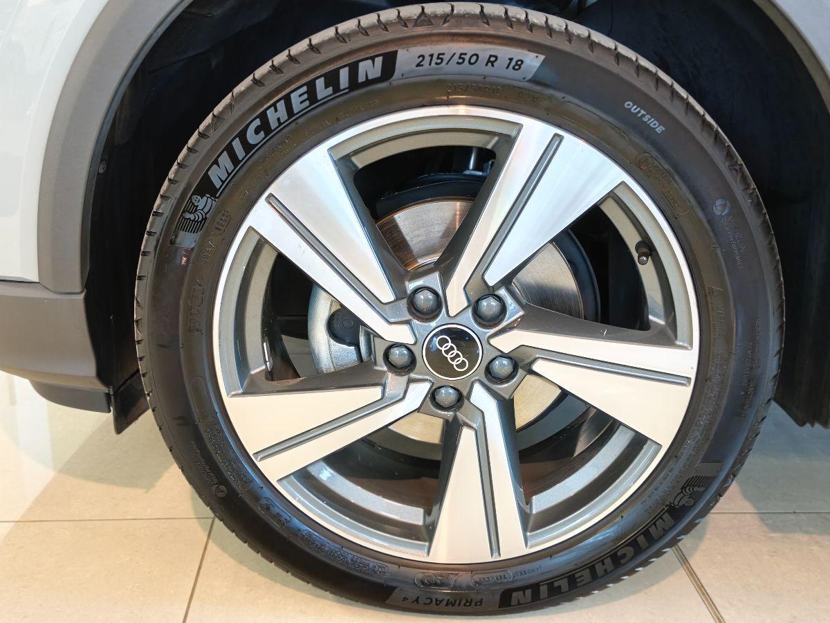 AUDI Q2 2.0 TDI S-tronic Grigio Freccia Perla Cokpit