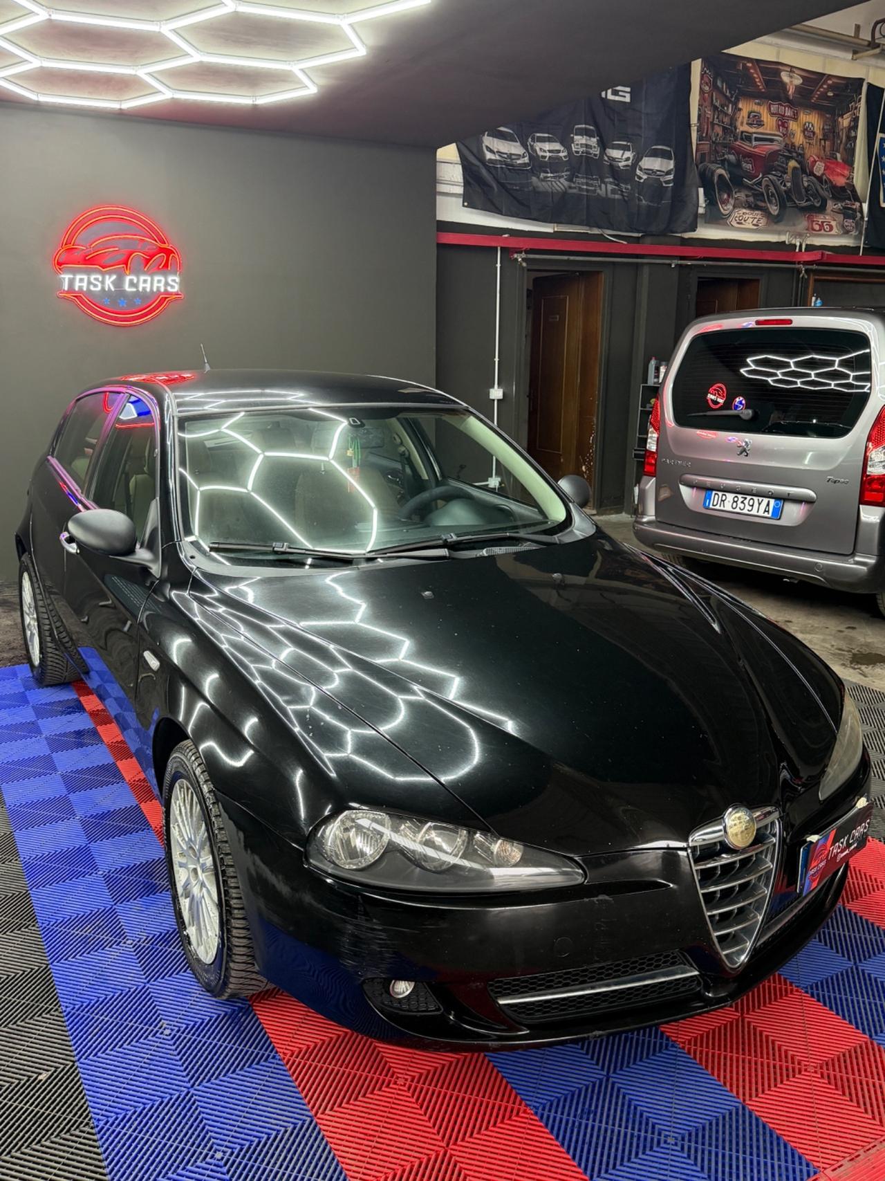 Alfa Romeo 147 1.9 JTD M-JET 16V 5 porte Black Line
