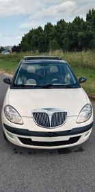 Lancia Ypsilon 1.4 16V Oro