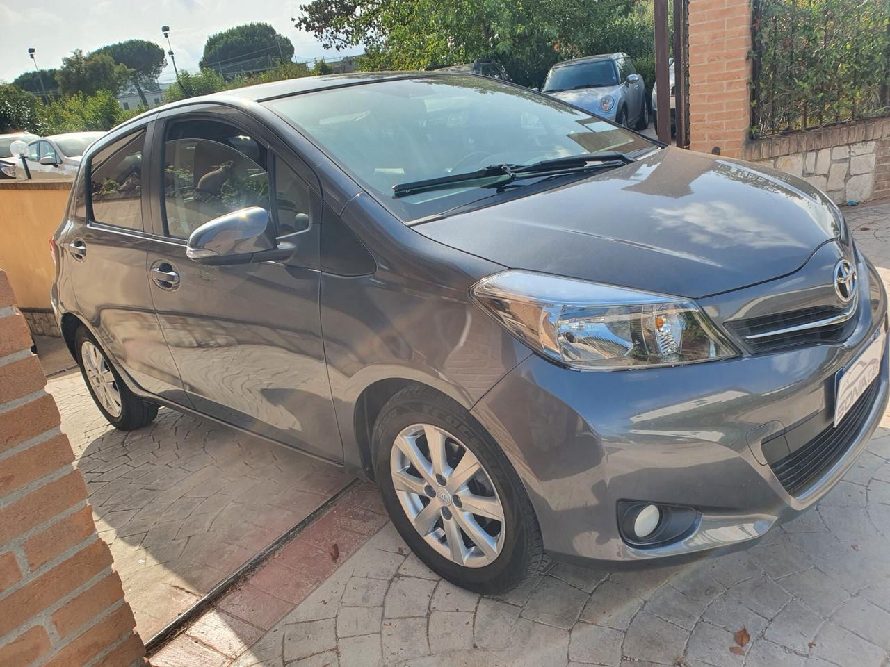 Toyota Yaris 1.4 D-4D 5 porte Lounge tetto panoramico