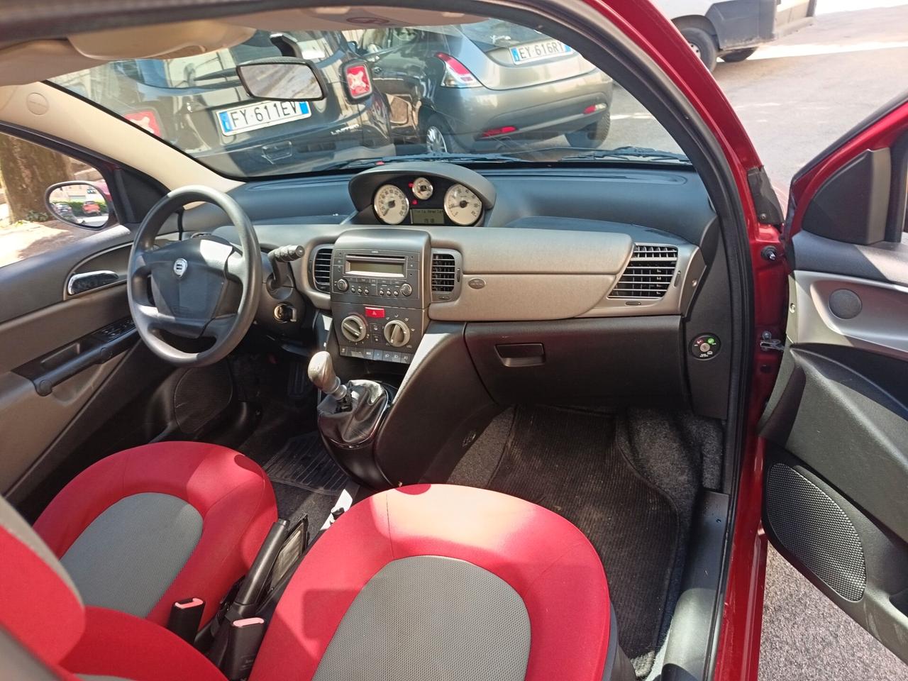 Lancia Ypsilon 1.2 16V Platino ok neo patente