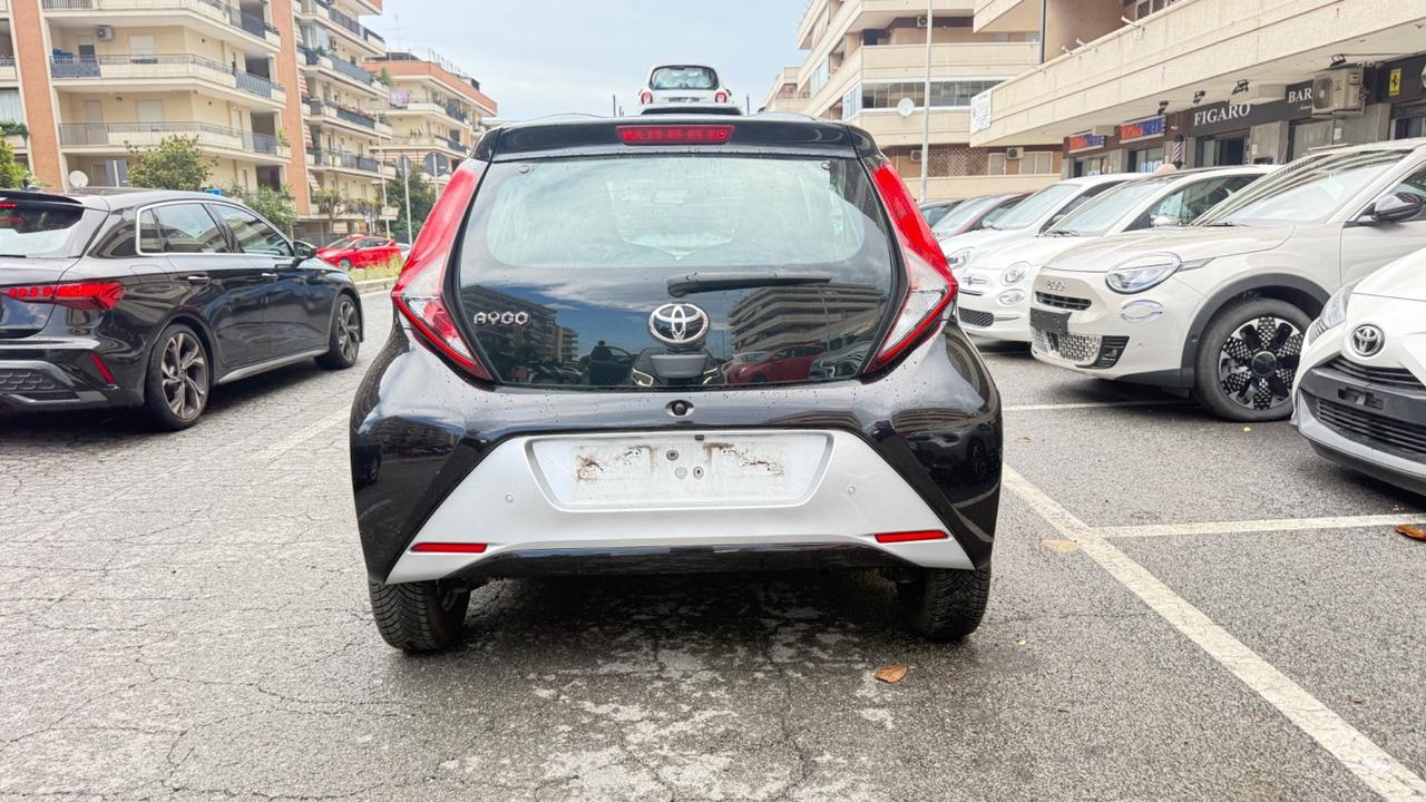 Toyota Aygo Connect 1.0 VVT-i 72 CV 5 porte x-play LED NAVI KAMERA PDC CERCHI 16 BLUETOOTH