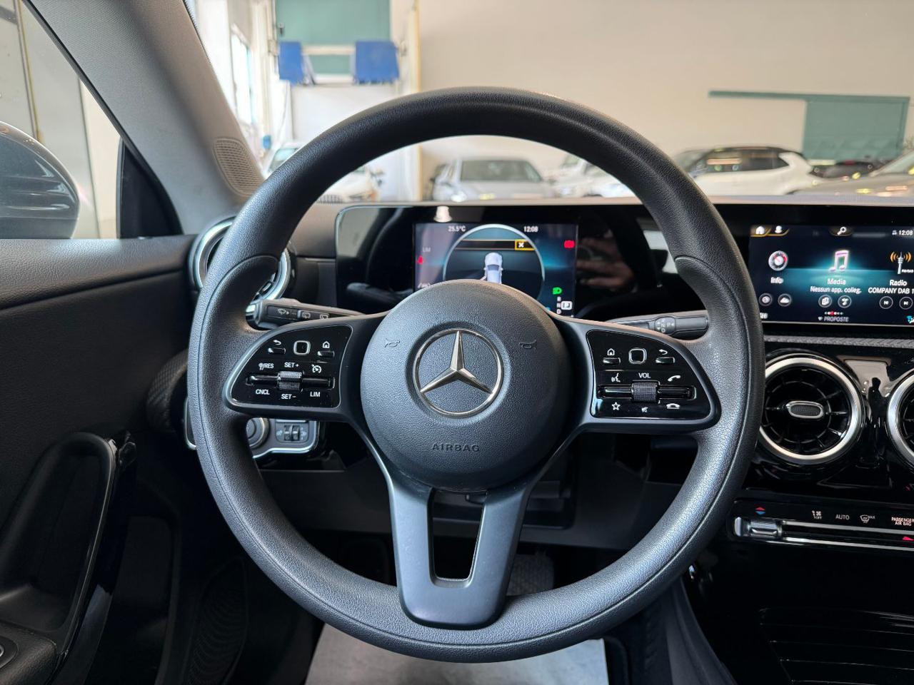 MERCEDES-BENZ CLA 180 d Automatic Shooting Brake Business Extra