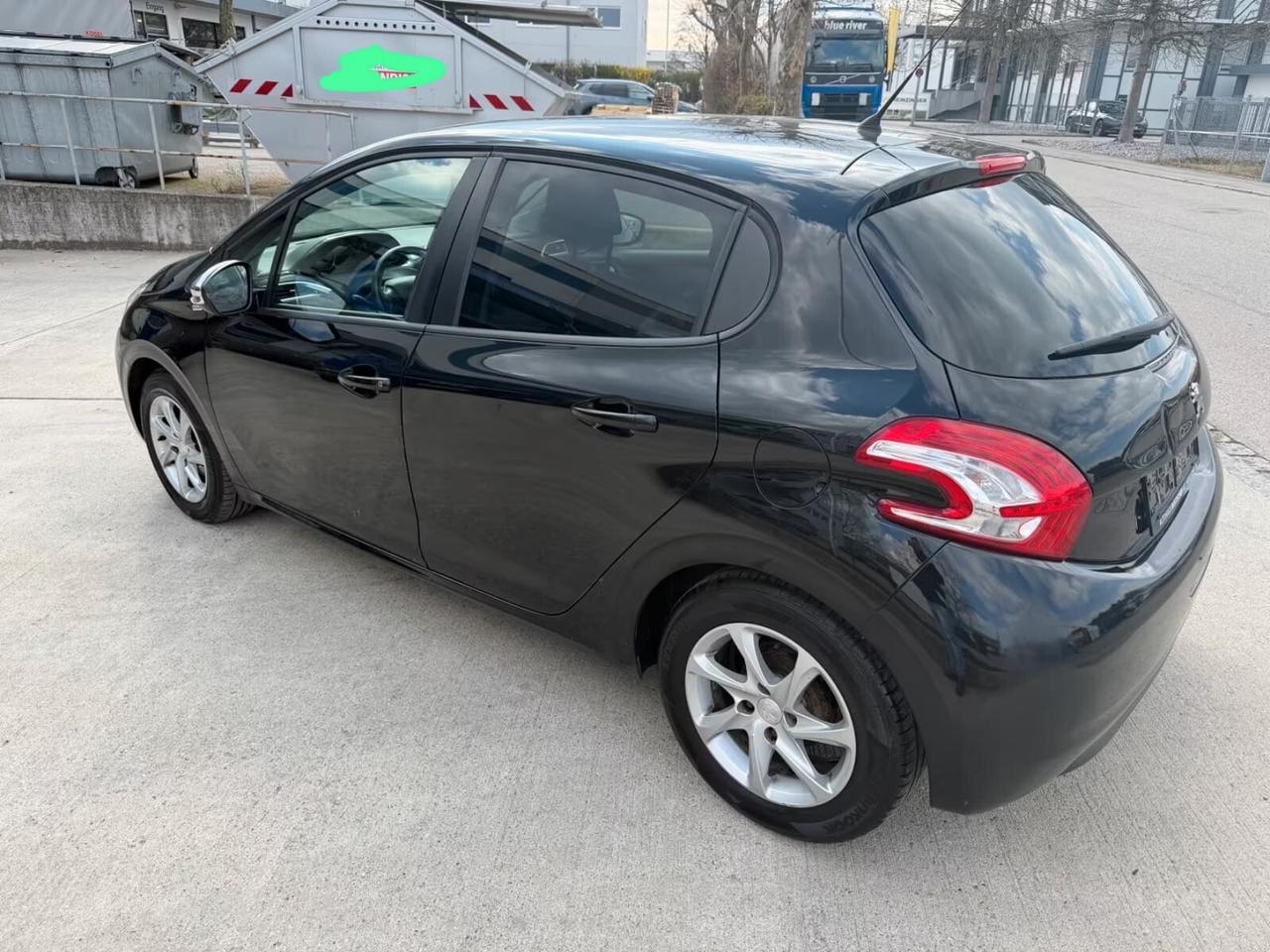 Peugeot 208 PureTech 82 5 porte Allure