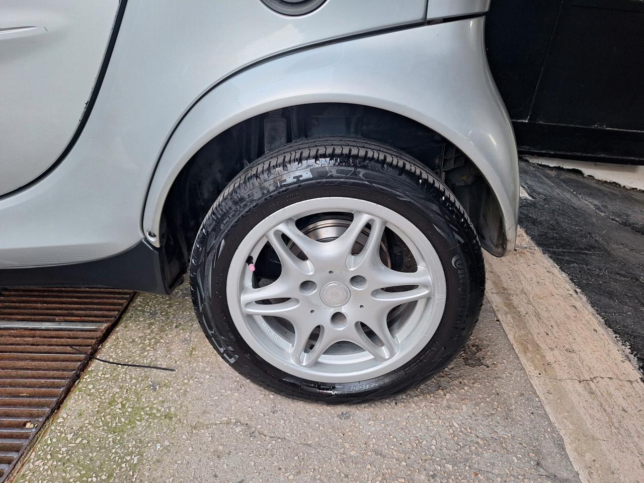 Smart 700 city-coupé pure (45 kW)