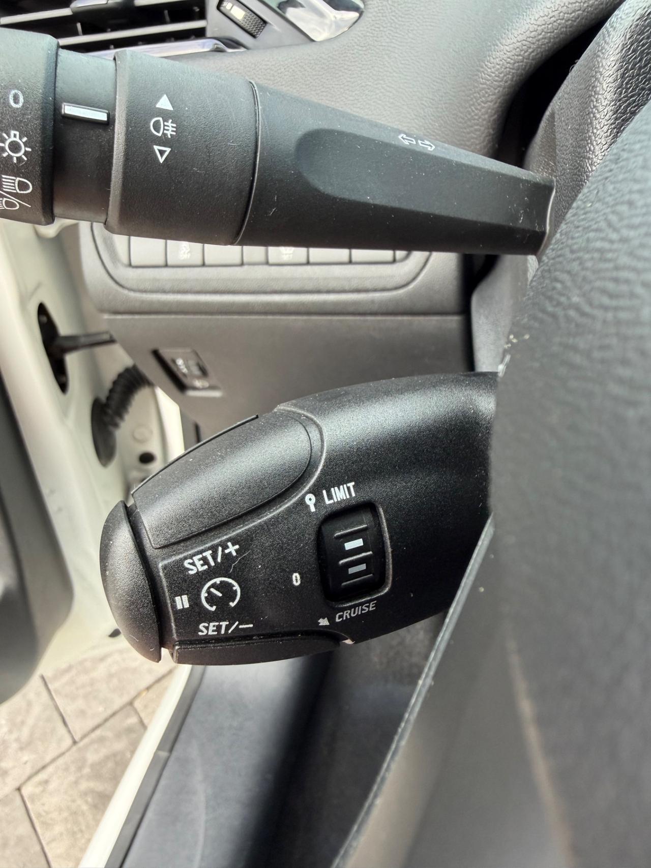 Peugeot 208 1.2 benzina 2014