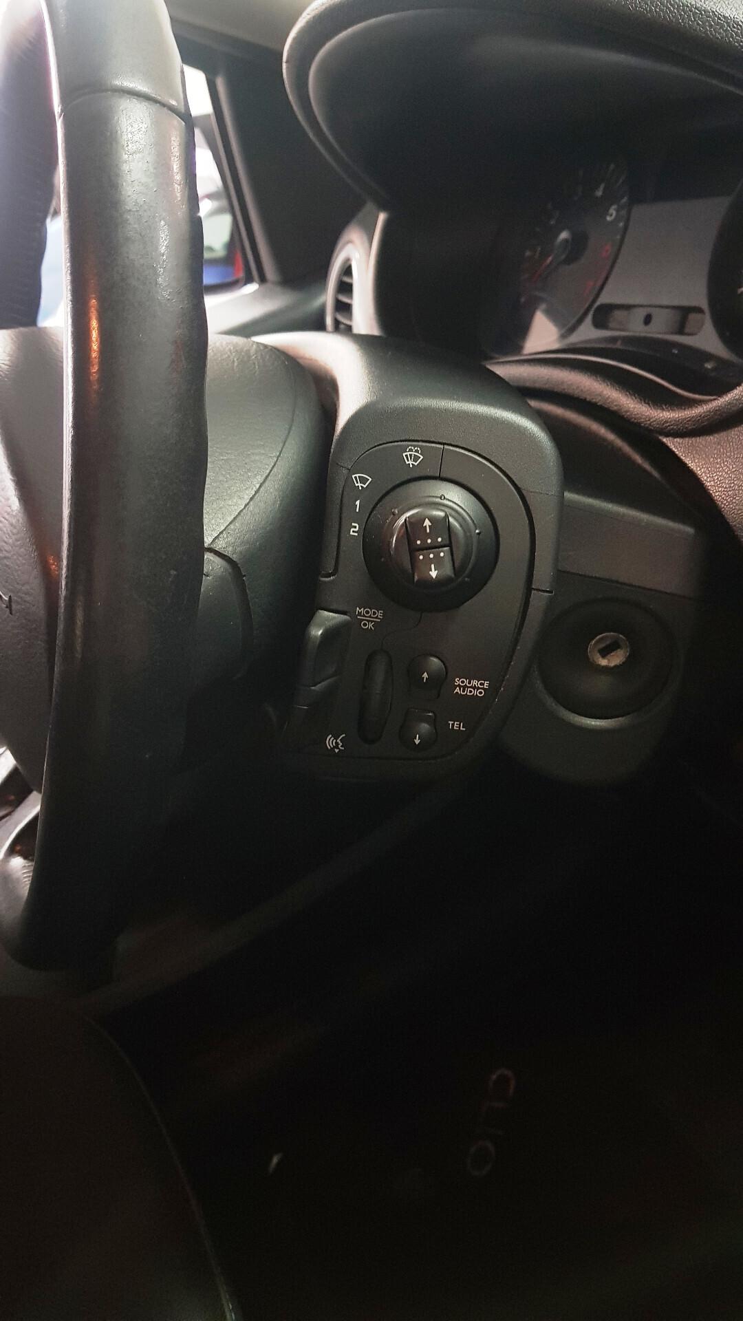 RENAULT CLIO 1.2 16V 5P SOLO 70.000 KM.03/2011