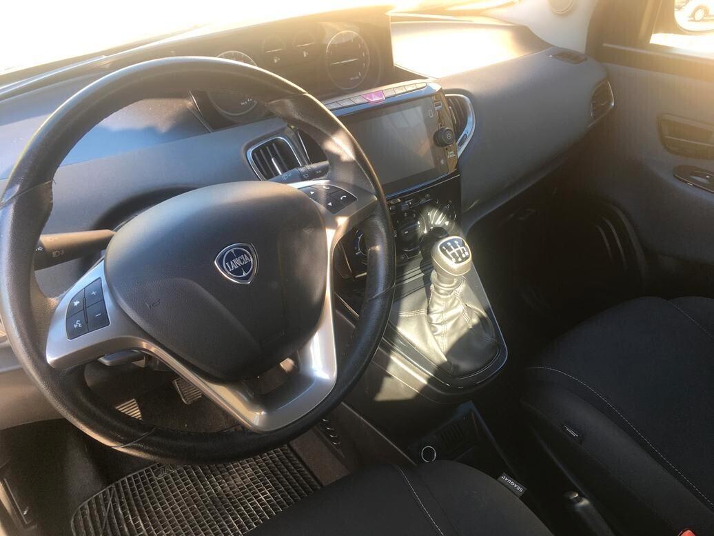 Lancia Ypsilon 1.0 FireFly 5 porte S&S Hybrid Gold