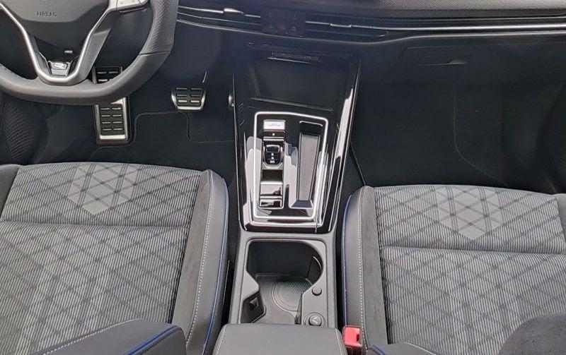 Volkswagen Golf 8.5 2.0 TDI 150 CV DSG SCR R-Line 8.5 Black Style Matrix Led Harman Kardon
