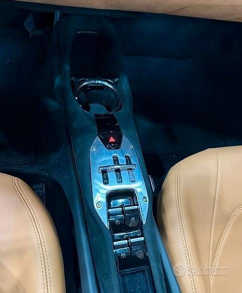 2025 Ferrari 296 "GTS" 3.0cc 662cv