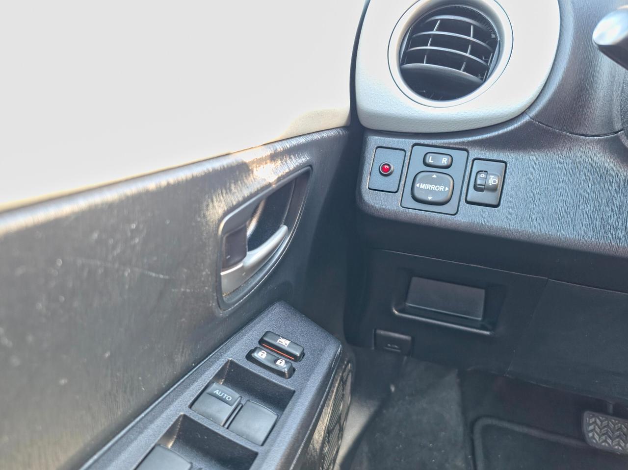 Toyota Yaris 1.5 Hybrid 5 porte Lounge 2014-E5B Automatico NEO