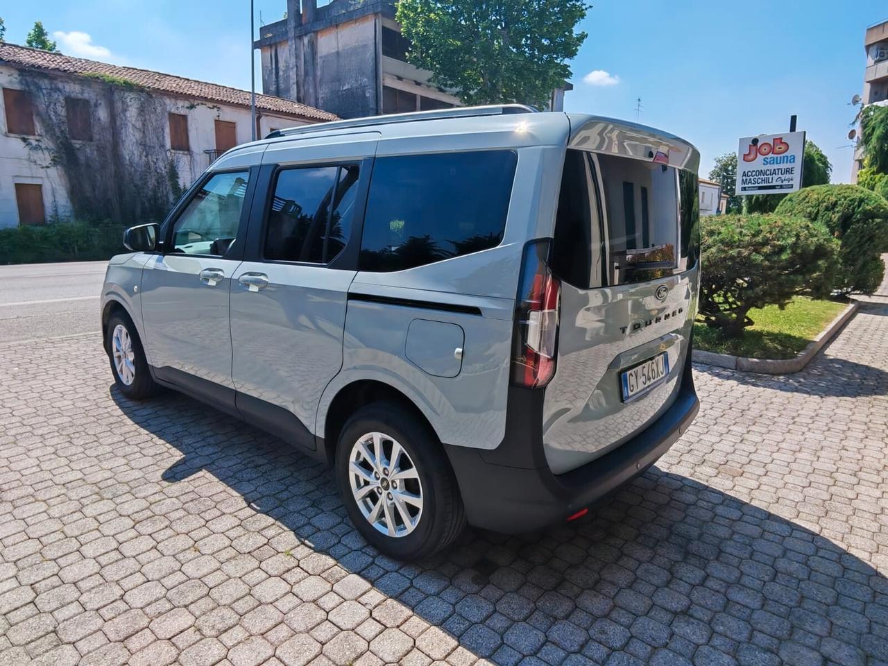 Ford Tourneo Courier 1.0 EcoBoost Powershift Titanium