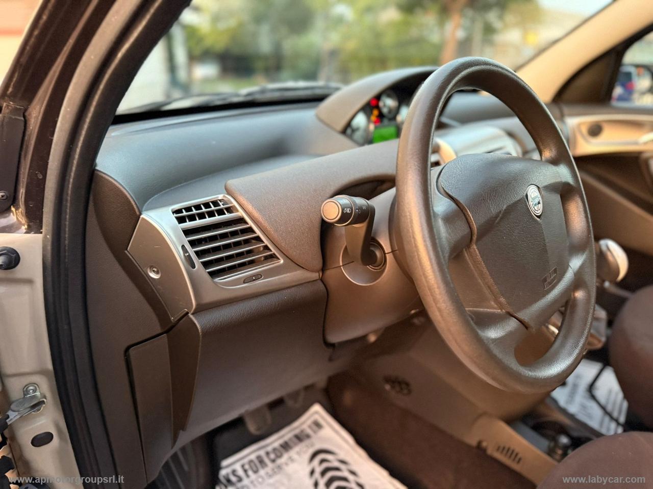 LANCIA Ypsilon 1.4 Oro