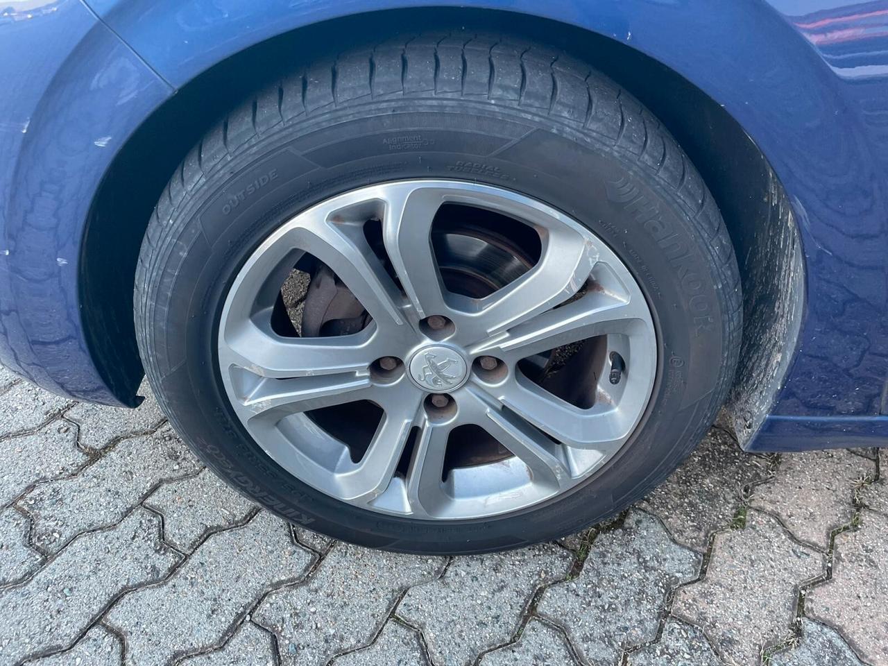 Peugeot 208 1.2 VTi 82 CV 3 porte Allure