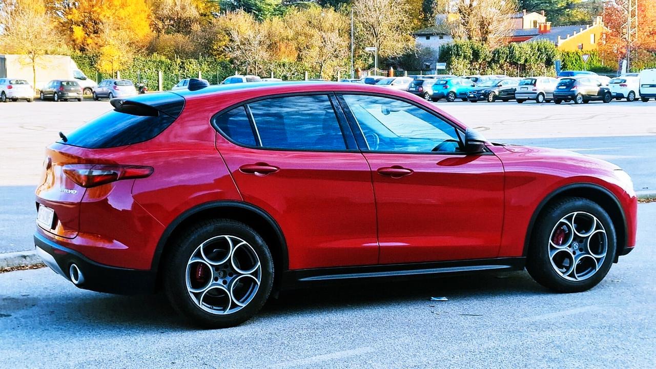 Alfa Romeo Stelvio 2.2 Turbodiesel 160 CV Rosso Edizione Gancio Traino