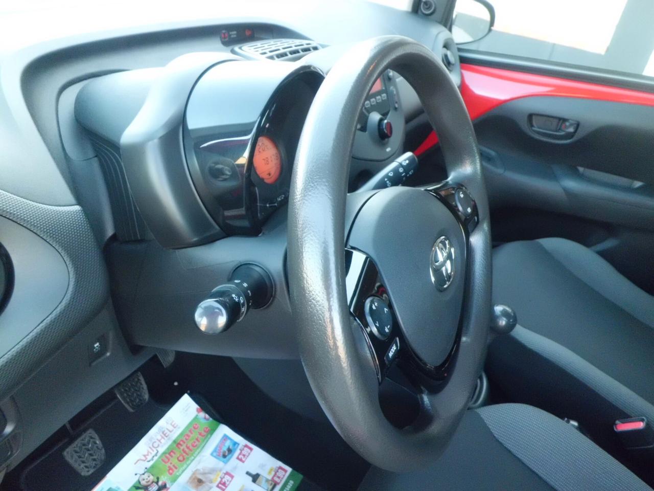 Toyota Aygo Connect 1.0 VVT-i 72 CV 5 porte x-clusiv red style MMT