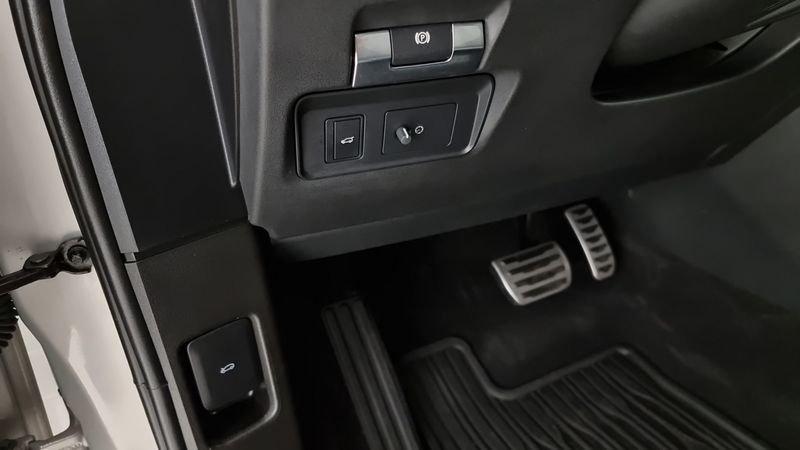 Land Rover RR Evoque 2.0D I4-L.Flw 150CV AWD Auto R-Dynamic SE