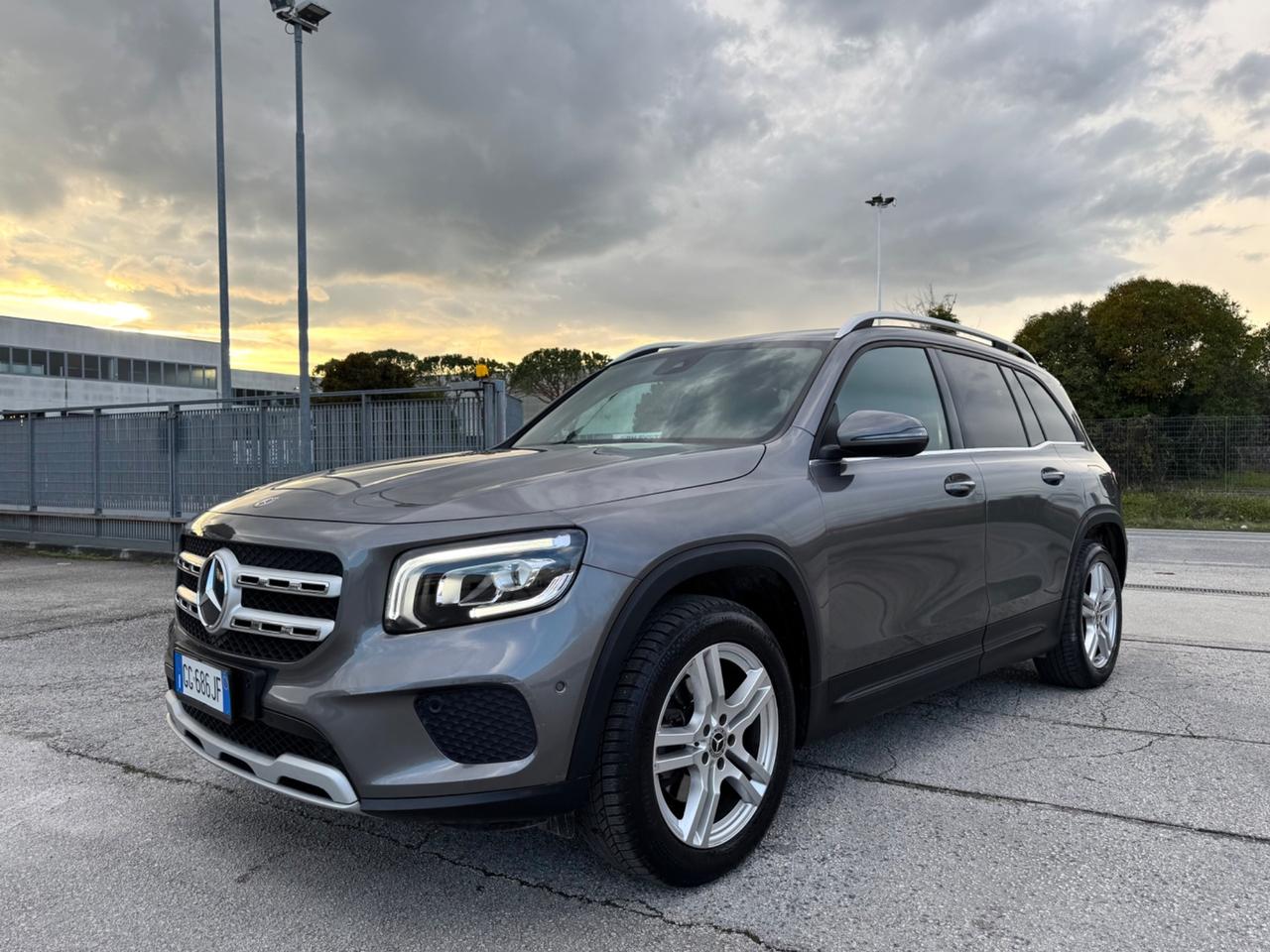 MERCEDES GLB 180d Sport - Luci 64 colori Navi