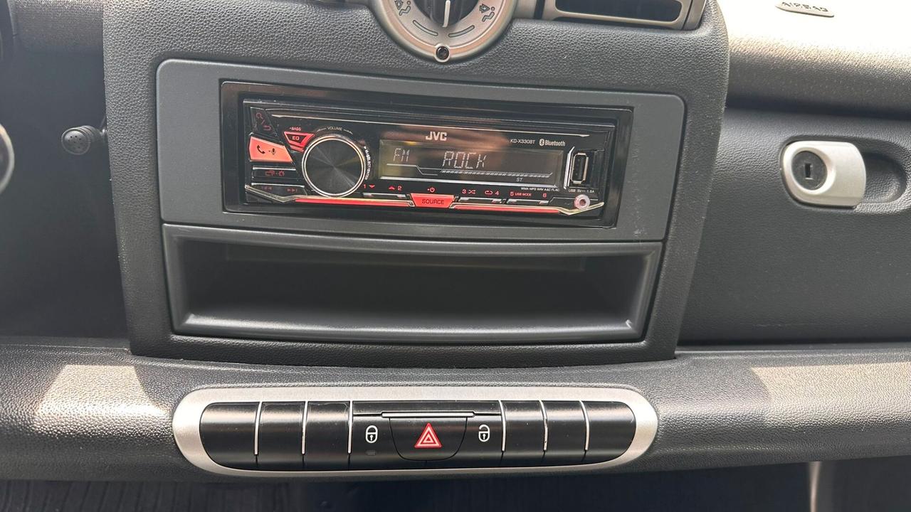 Smart ForTwo 1000 45 kW MHD coupé pure 2011 LEGGI TESTO