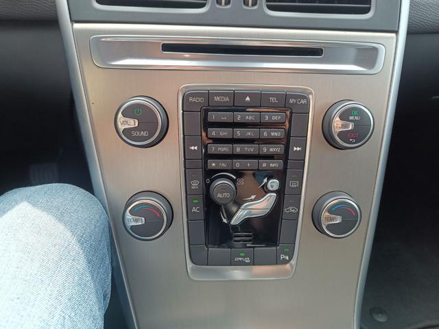 VOLVO XC60 DRIVe kINETIC 163 cv