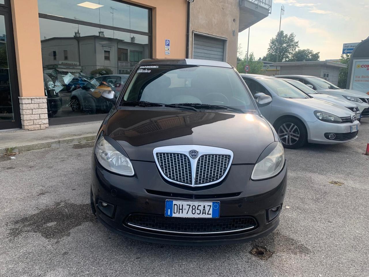 Lancia Ypsilon 1.2 benz Neopatentati
