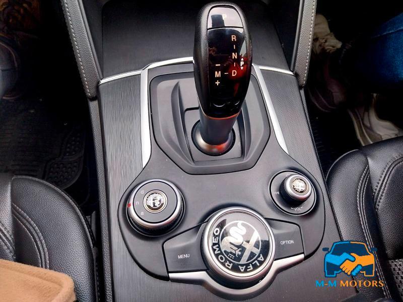 Alfa Romeo Stelvio 2.2 t Business rwd 180cv auto