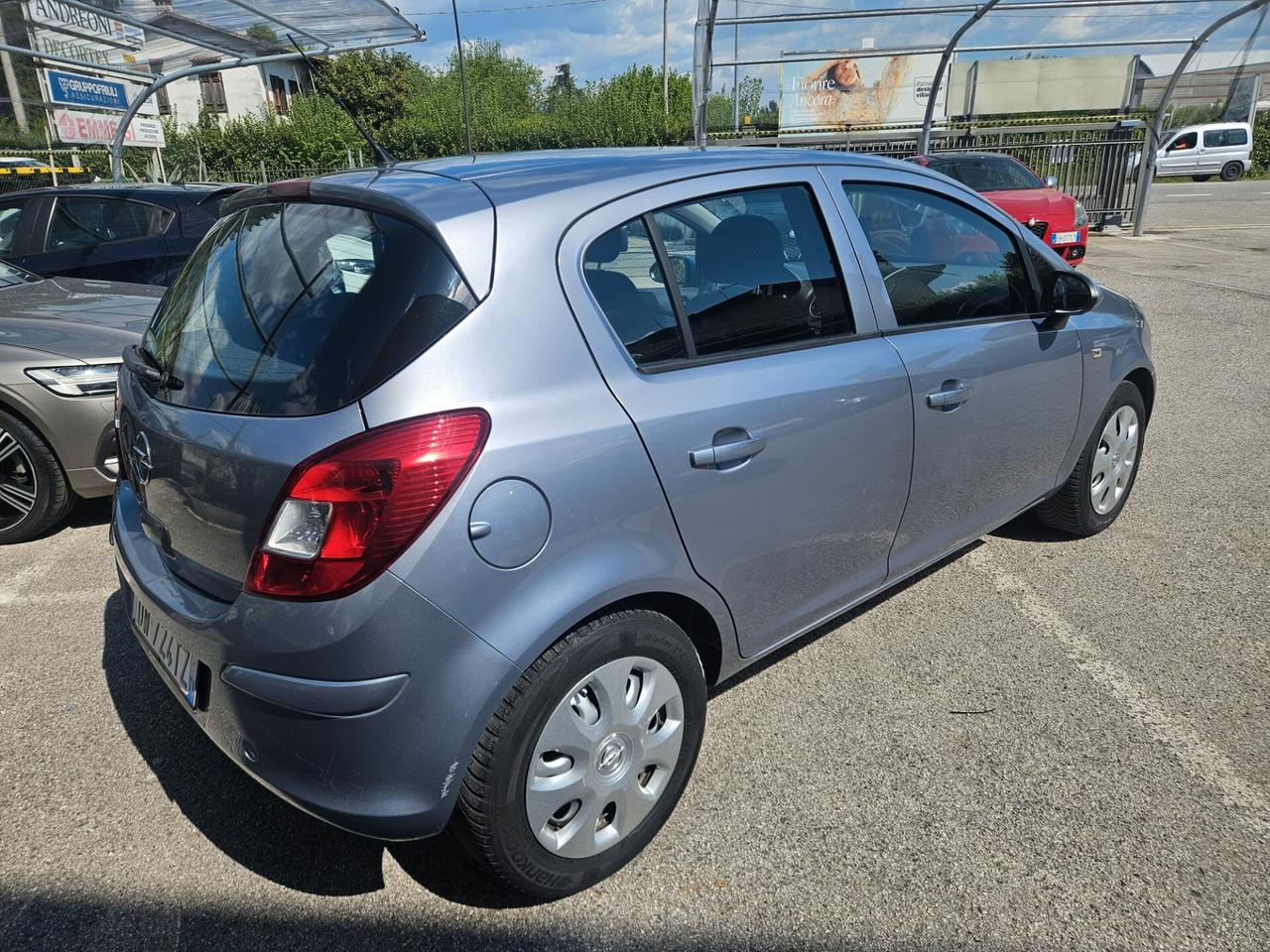 Opel Corsa 1.2 5 porte Club