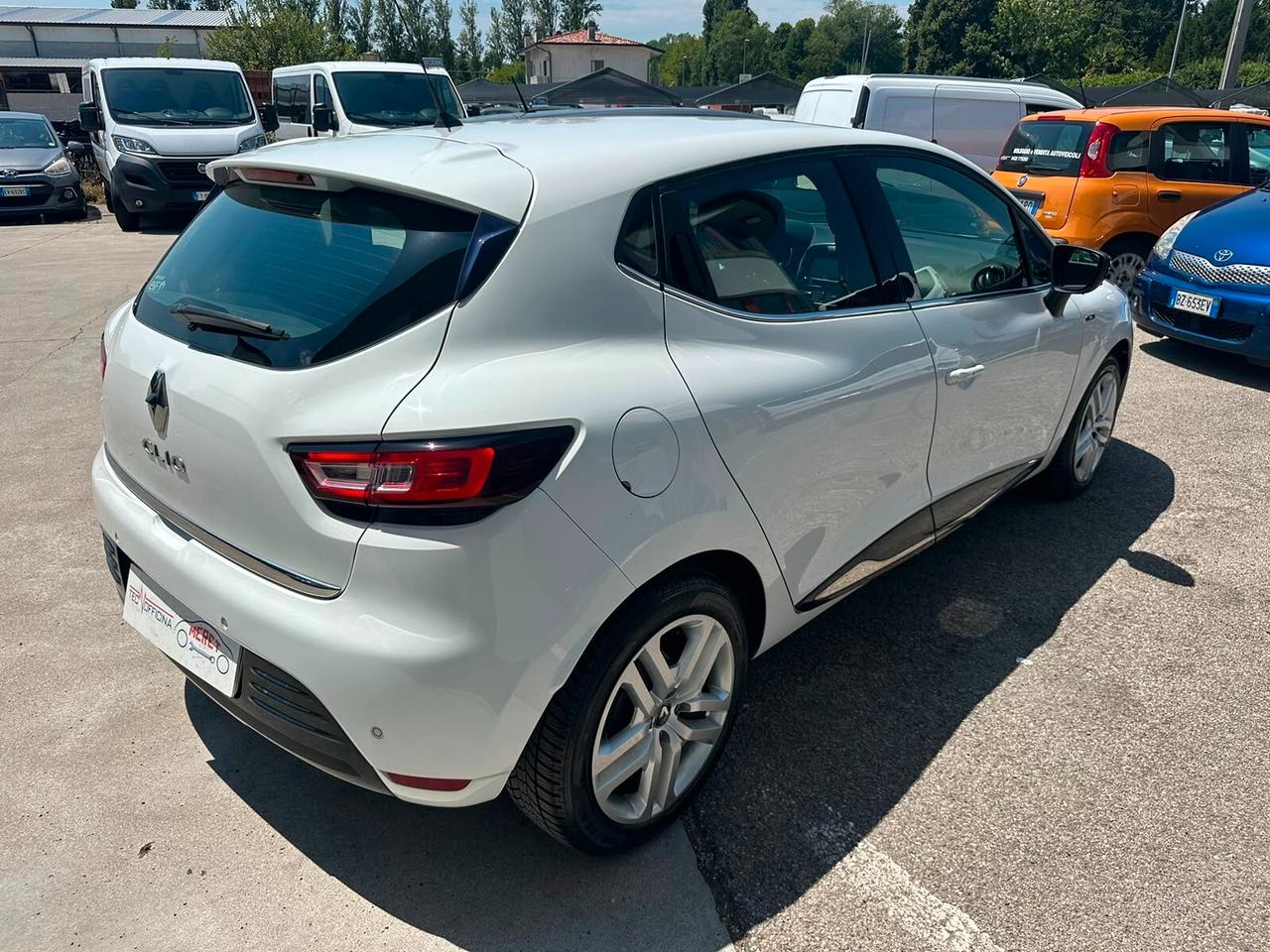 Renault Clio dCi 8V 75 CV 5 porte Moschino Intens