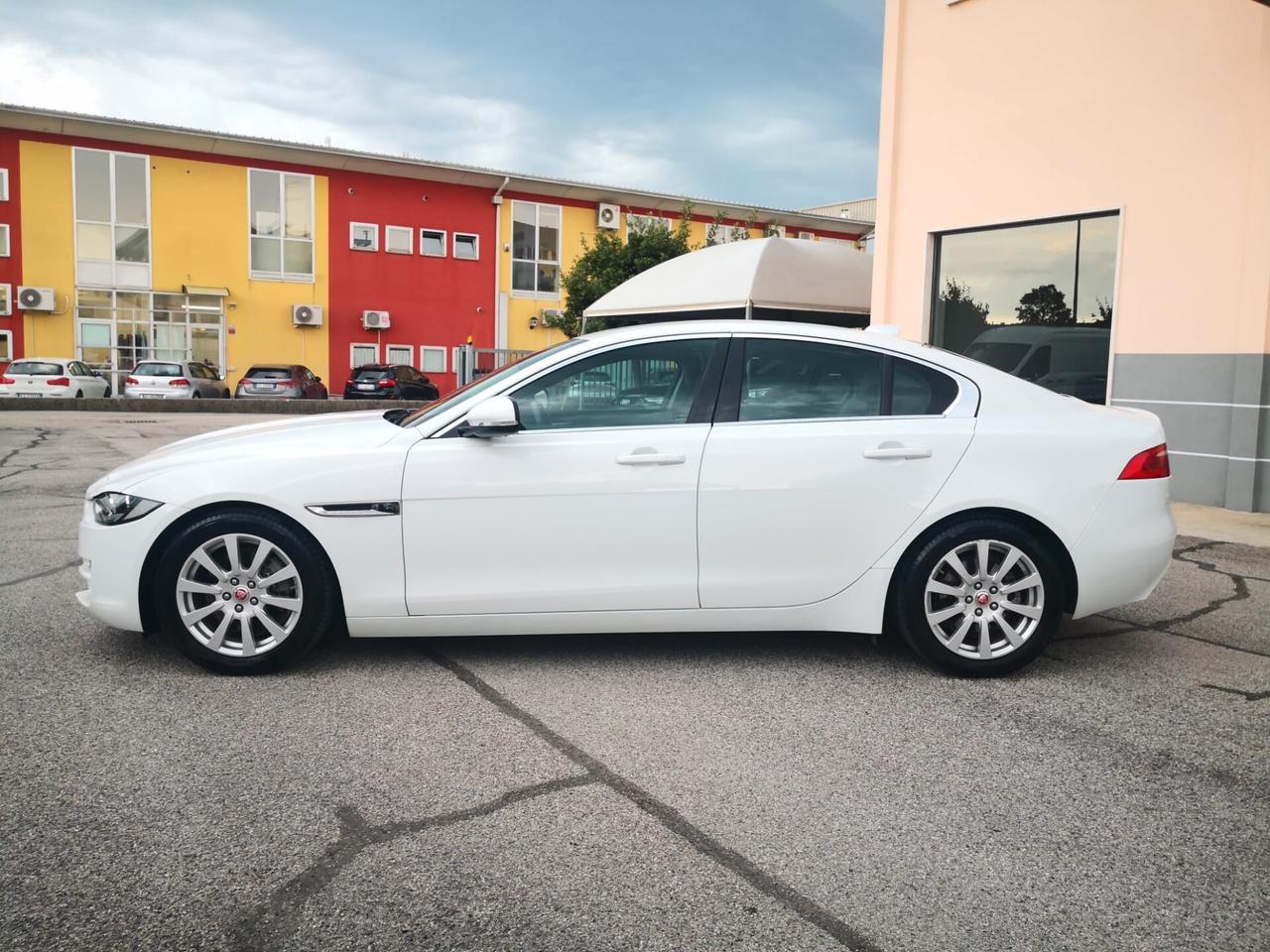 Jaguar XE 2.0 D 180 CV aut. ***NAVI***PELLE***