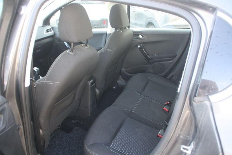Peugeot 208 Allure PureTech 82cv