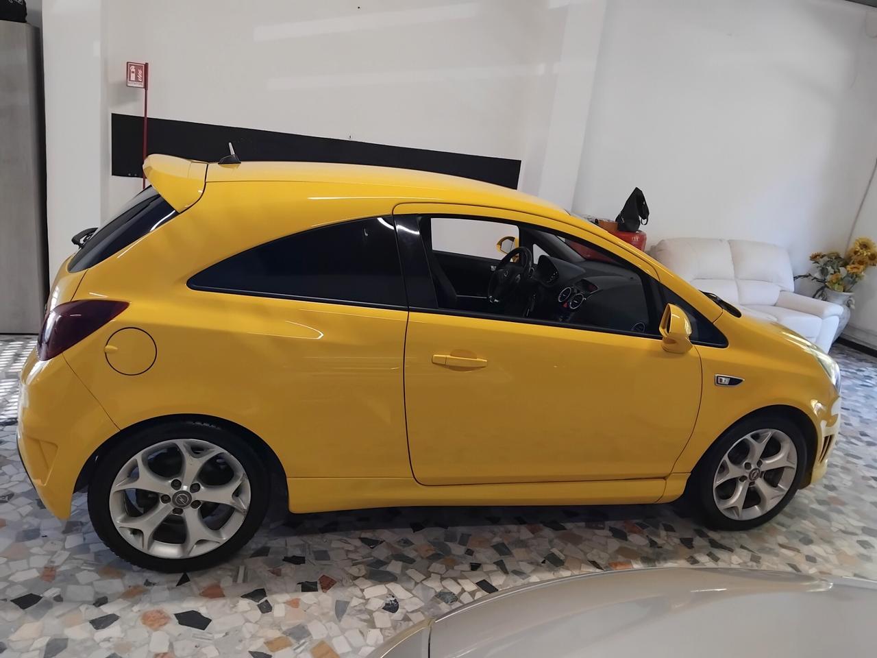Opel Corsa 1.6 T 192CV 3 porte OPC