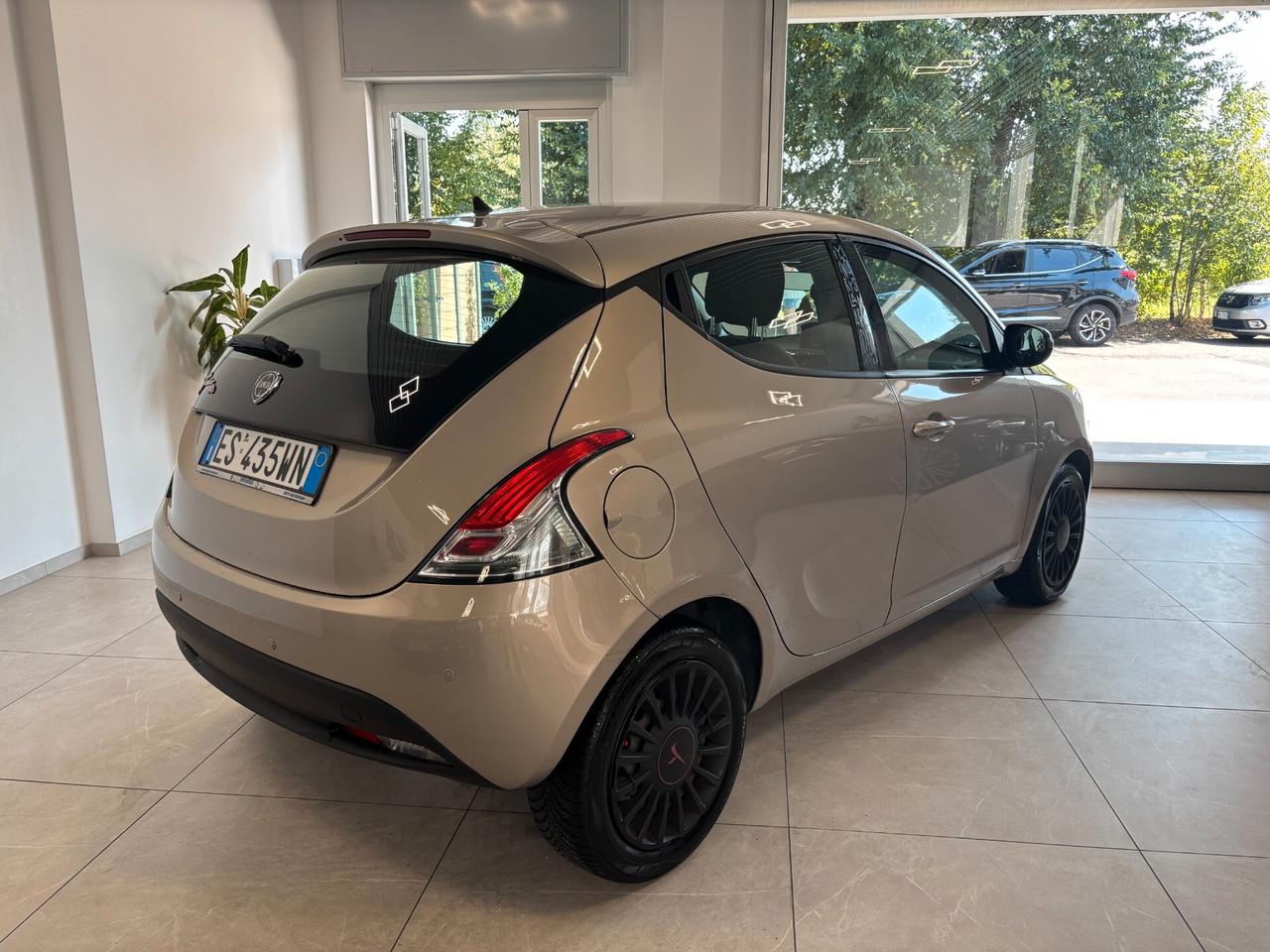 Lancia Ypsilon 0.9 TwinAir 85 CV 5 porte S&S DFN Platinum