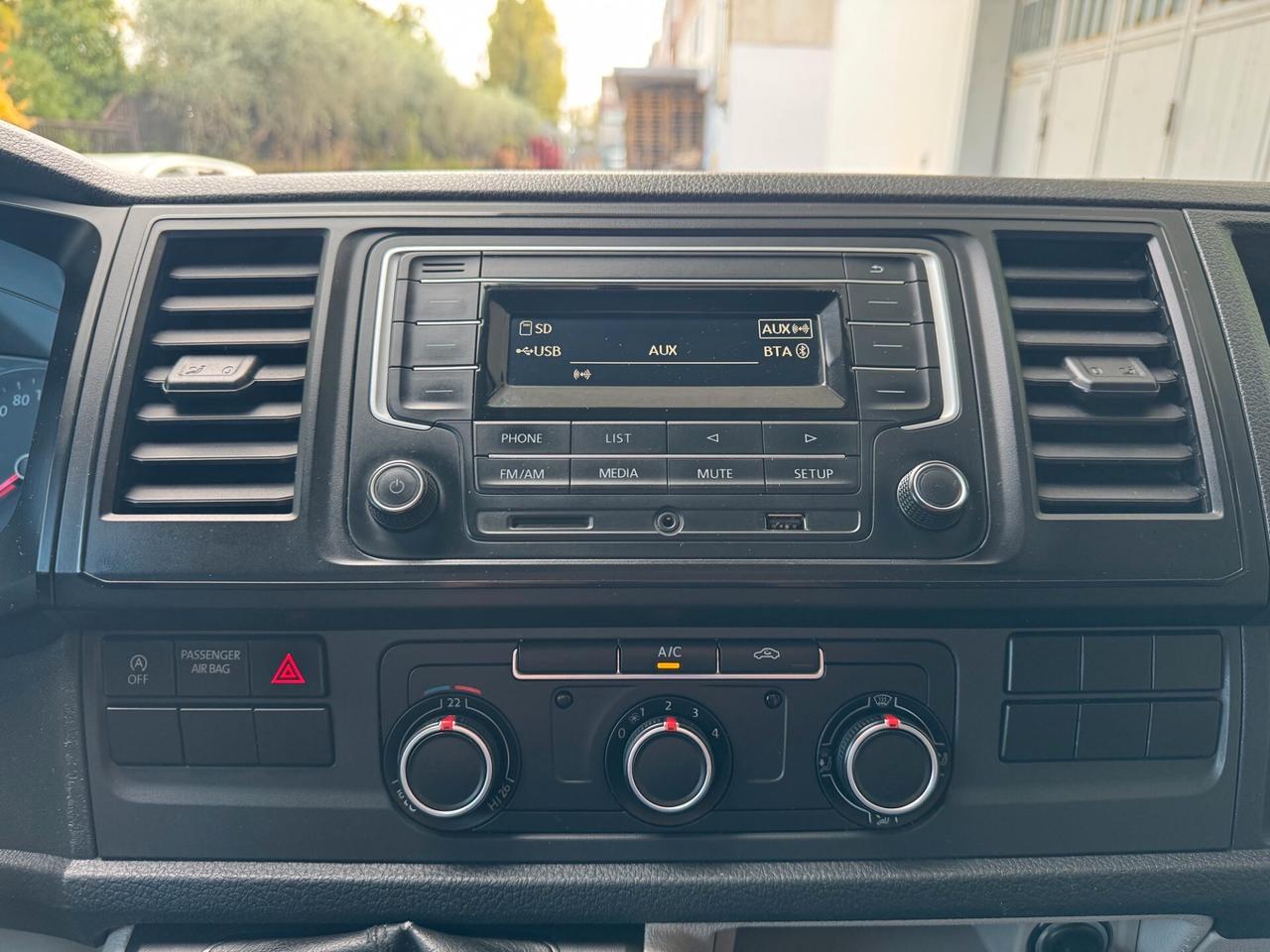 Volkswagen T6 Transporter 2.0TDI UNIPR GARANZIA24M