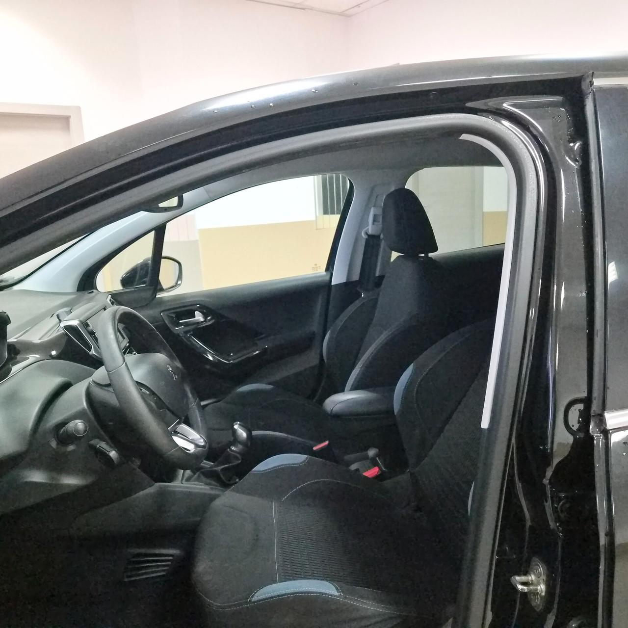 Peugeot 208 1.4 HDi 68 CV 5 porte Allure