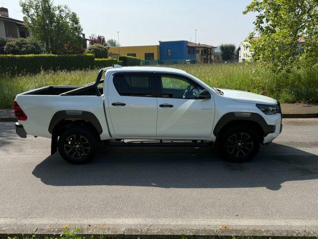 TOYOTA Hilux 2.8 D A/T 4WD Double Cab Invincible IVA ESPOSTA