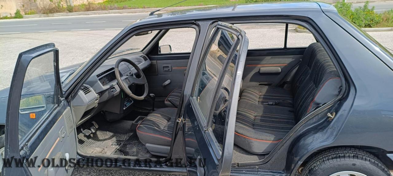 Peugeot 205 954 5 porte Look