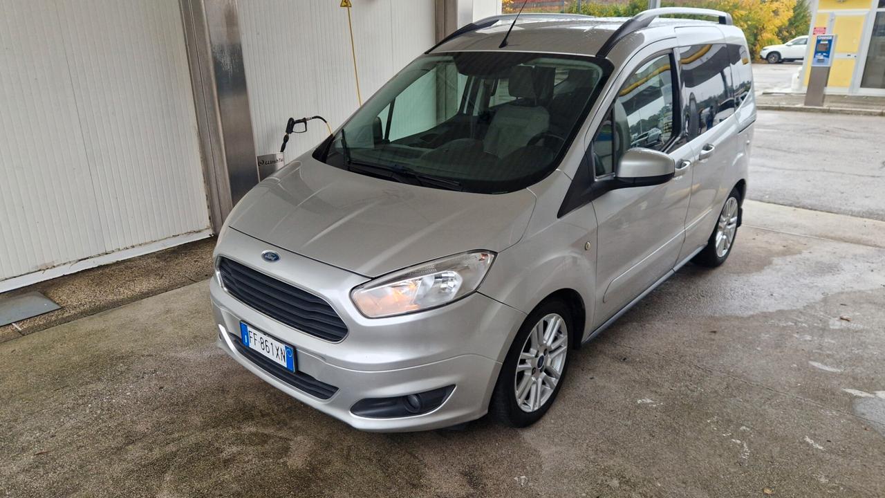 Ford Tourneo Courier 1.5 TDCI 95 CV Titanium