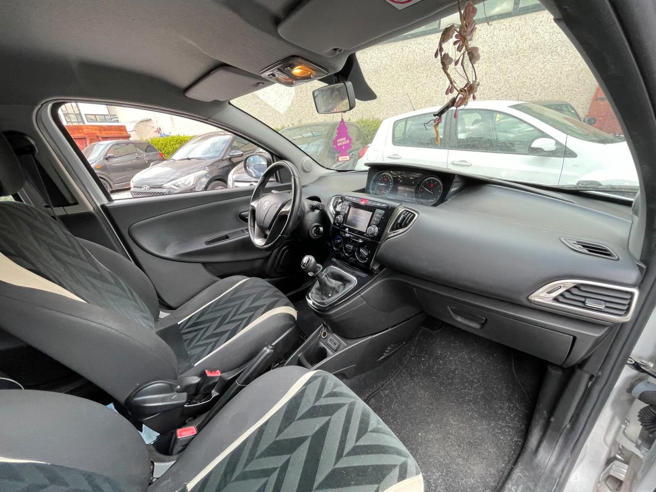 Lancia Ypsilon 1.2 69 CV 5 porte Gold