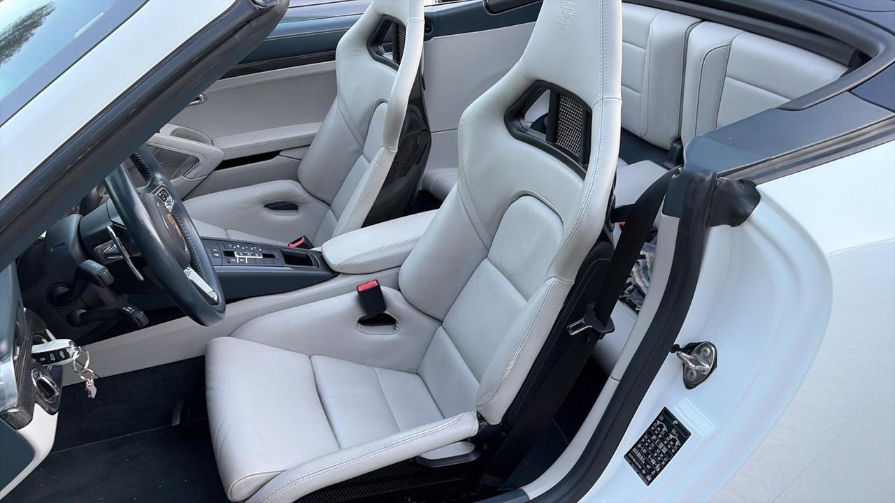 Porsche 911 3.0 Carrera 4 GTS Cabriolet