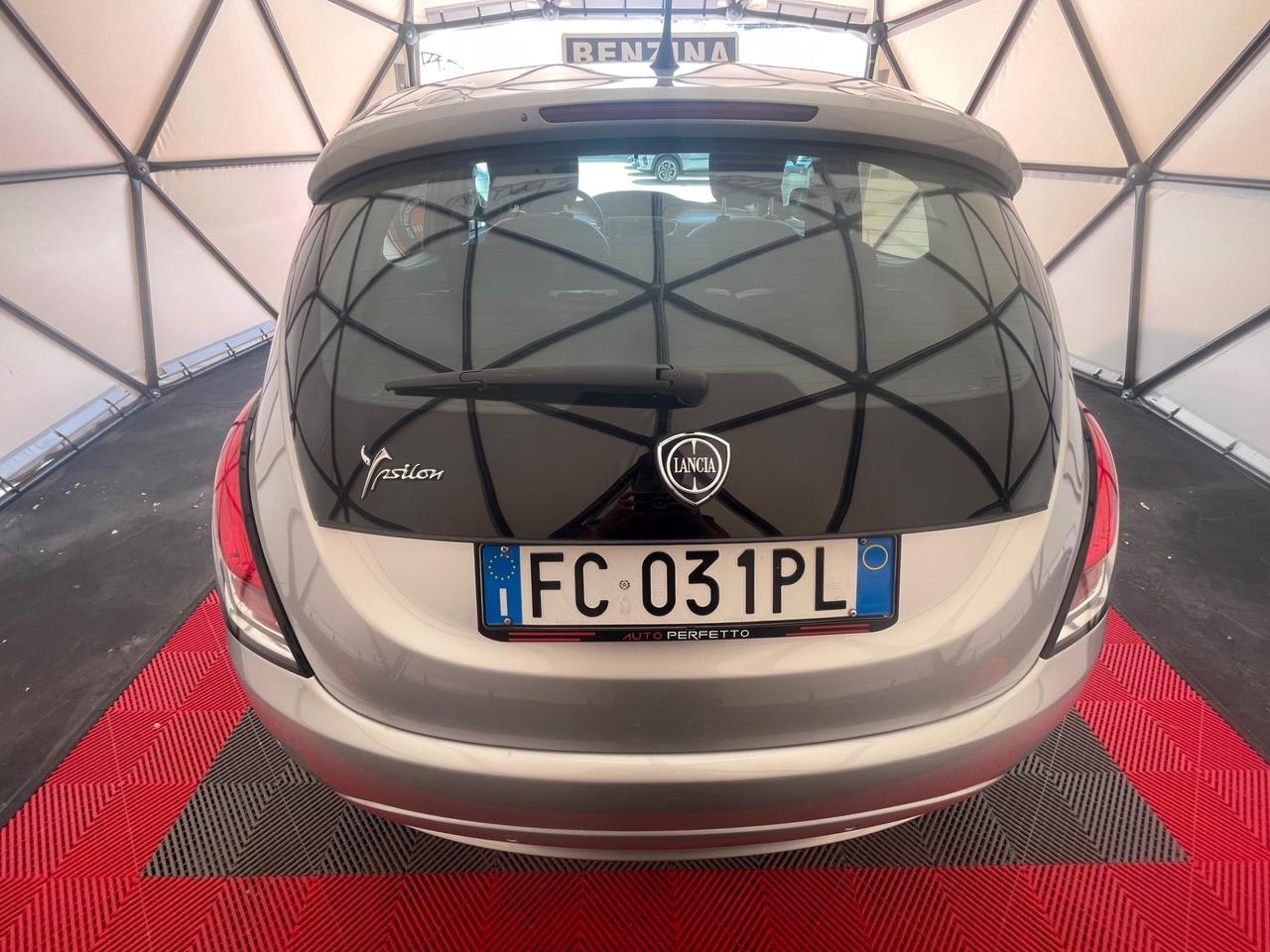Lancia Ypsilon 1.2 69 CV 5 porte Silver